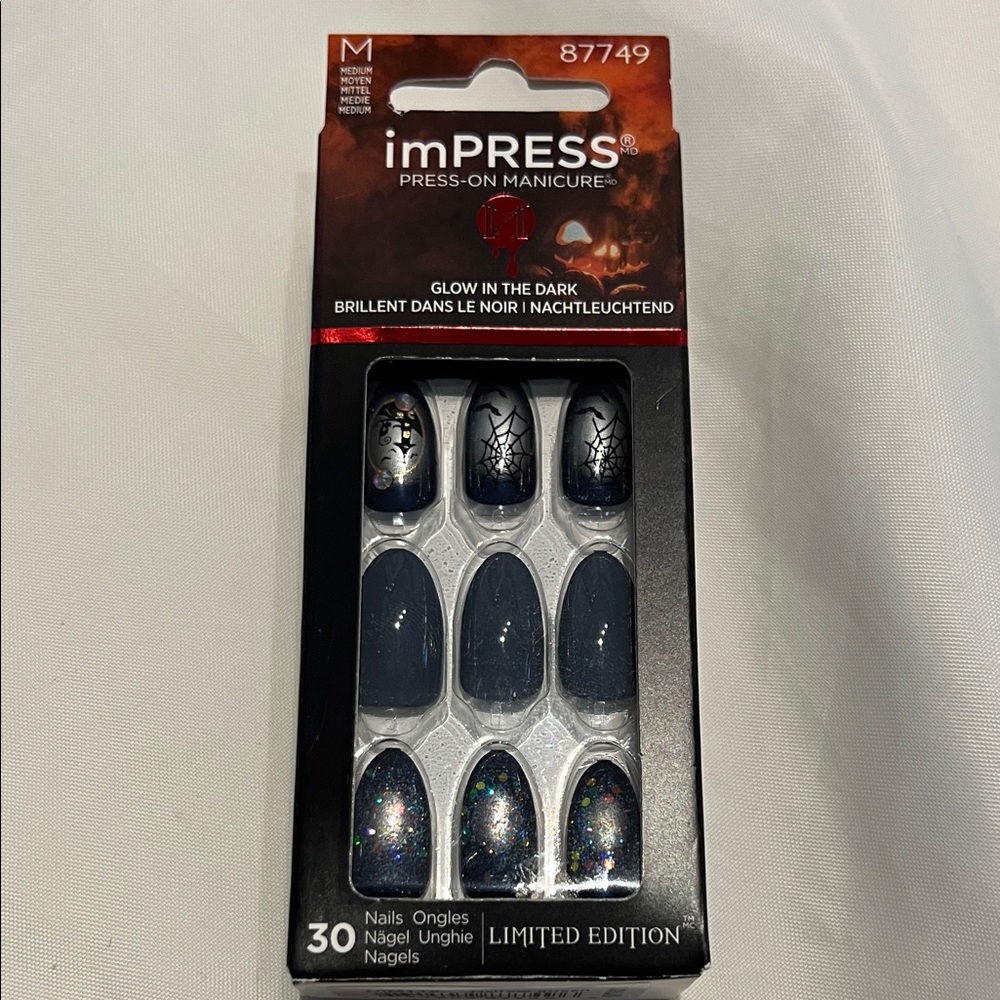 “🩷Bundle 4/$19” imPRESS Black and Silver Spider Web Medium Glow Press-On Nails